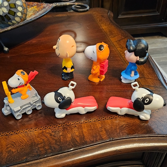 Peanuts Character Toy Set Of Six - Multicolor EUC - Picture 2 of 3